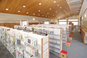 三隅図書室の内部写真1